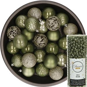Decoris 37x stuks kunststof kerstballen 6 cm inclusief kralenslinger mos groen -