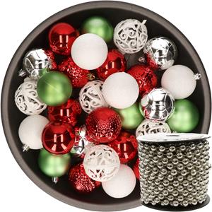 Decoris 37x stuks kunststof kerstballen 6 cm wit/rood/groen/zilver incl. kralenslinger -