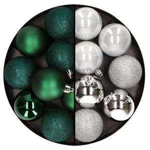 24x stuks kunststof kerstballen mix van donkergroen en zilver 6 cm -