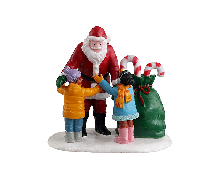 LEMAX Santa Gets A Hug - 