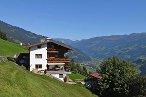 Appartement in Hippach im Zillertal met uitzicht