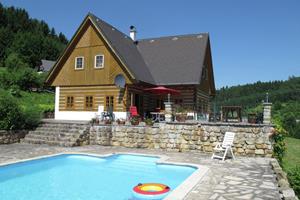 Comfortabele villa met privézwembad in heuvelrijk landschap van Stupna