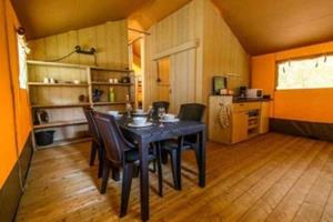 Luxe safaritent op Ameland - Nederland - Waddeneilanden - Hollum- 4 persoons