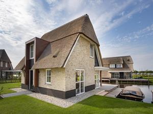 Luxe 6 persoons villa met Finse sauna aan het Tjeukemeer in Friesland - Nederland - Europa - Delfstrahuizen