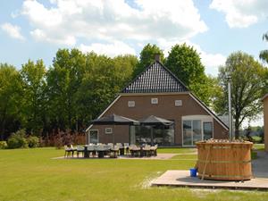 Luxe 18-persoonsgroepsaccommodatie met hottub in het landelijke Ellertshaar in Drenthe - Nederland - Europa - Ellertshaar