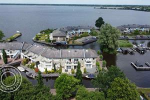 Luxe en ruim 4 persoons appartement in Wanneperveen aan het water met eigen aanlegplaats - Nederland - Europa - Giethoorn