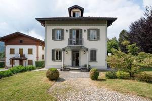 Villa d'epoca con ampio giardino lago di como - Italië - Italiaanse Meren - Lanzo d'Intelvi- 9 persoons