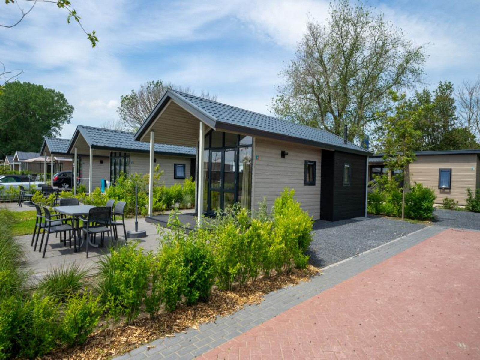 Compacte 4 persoons Tiny House met sfeerhaard op vakantiepark aan het Markermeer - Nederland - Europa - Bovenkarspel