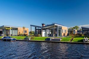 Luxe en gelijkvloerse 4-persoons vakantielodge aan het water - Nederland - Europa - Akkrum