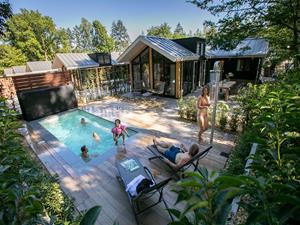 Luxe 6 persoons Pool Lodge in een bosrijke omgeving - Nederland - Europa - Rhenen