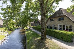 Prachtig 2 persoons vakantiehuis direct aan de dorpsgracht in Giethoorn, Overijssel - Nederland - Europa - Giethoorn