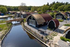 Moderne 6 persoons vakantiehuis gelegen aan de vijver in de bossen nabij Giethoorn - Nederland - Europa - Baars