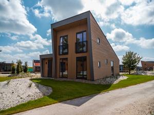 Ruime chalet voor 10 personen aan het IJsselmeer op een vakantiepark in Hindeloopen - Nederland - Europa - Hindeloopen