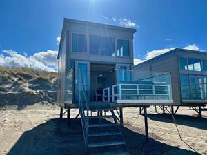 Uniek logeren op het strand in luxe 5-persoons slaapstrandhuisje - Nederland - Europa - Domburg