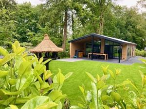 Modern vier persoons lodge op de Thijmse Berg - Nederland - Europa - Rhenen