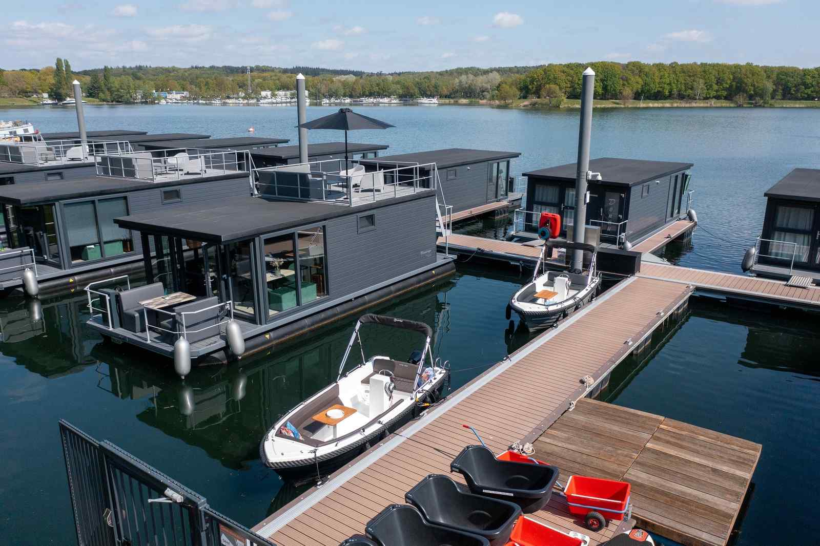 Mooi 4-6 persoons houseboat aan de Mookerplas in Limburg met uitzicht op water en natuur - Nederland - Europa - Middelaar