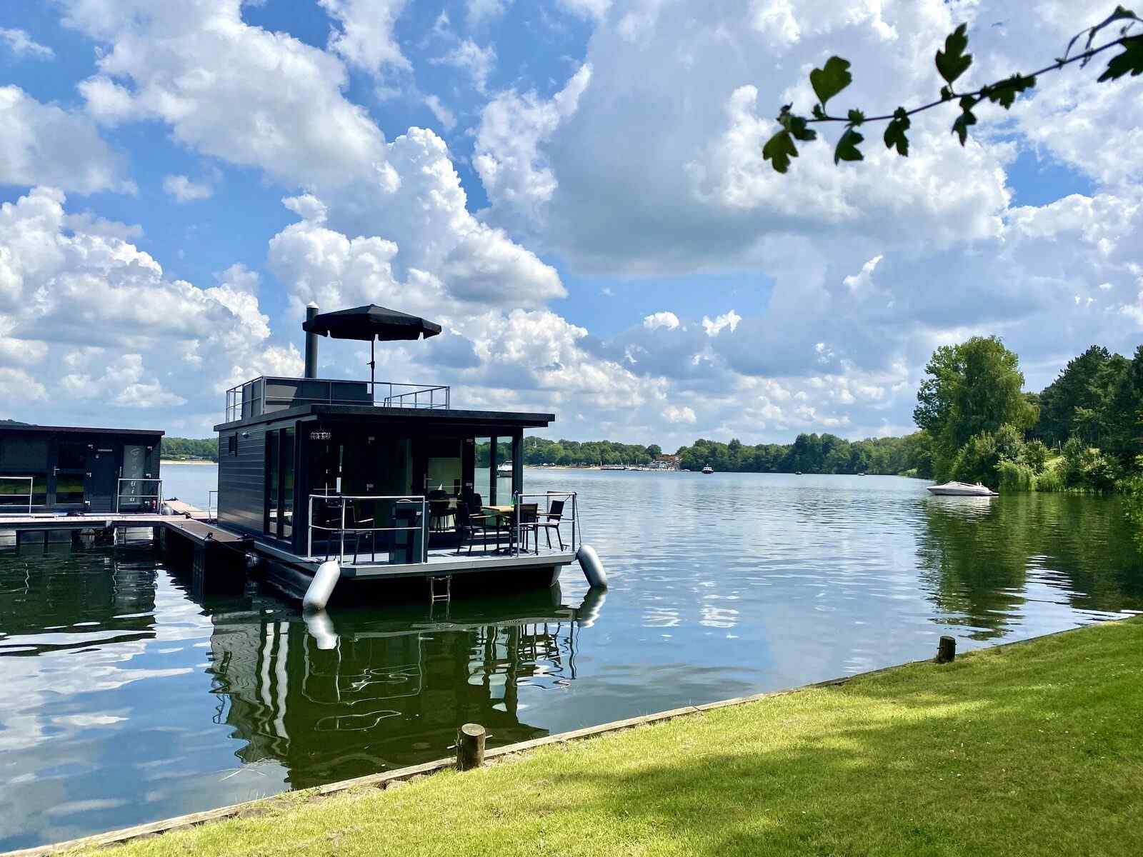 Mooi 4-6 persoons Houseboat met dakterras aan de Mookerplas met uitzicht op water - Nederland - Europa - Middelaar