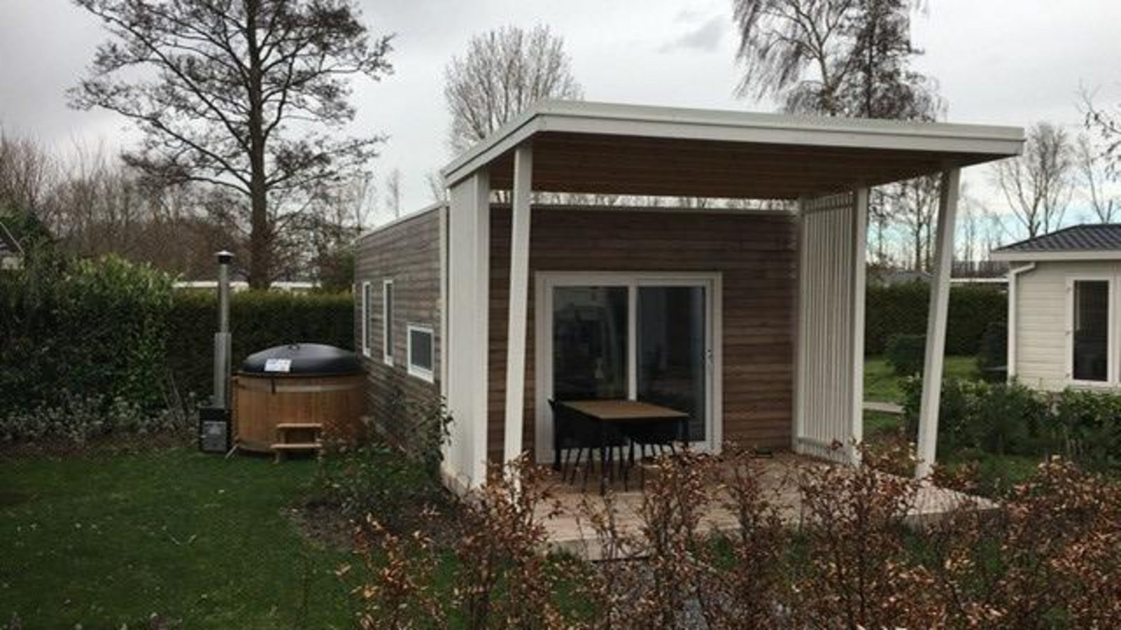 Comfortabel 4 persoons Tiny House met hottub op vakantiepark de Biesbosch bij Dordrecht - Nederland - Europa - Dordrecht