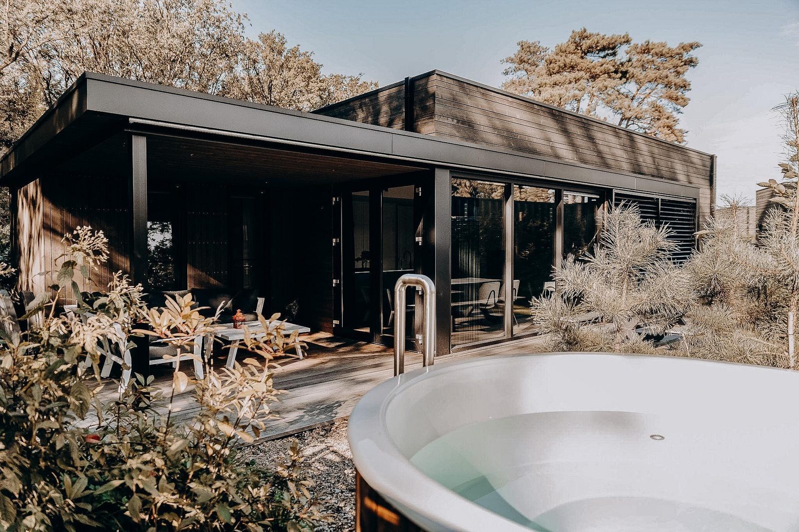 Luxe Familie Waterlodge met hottub - 6 persoons - Rhenen