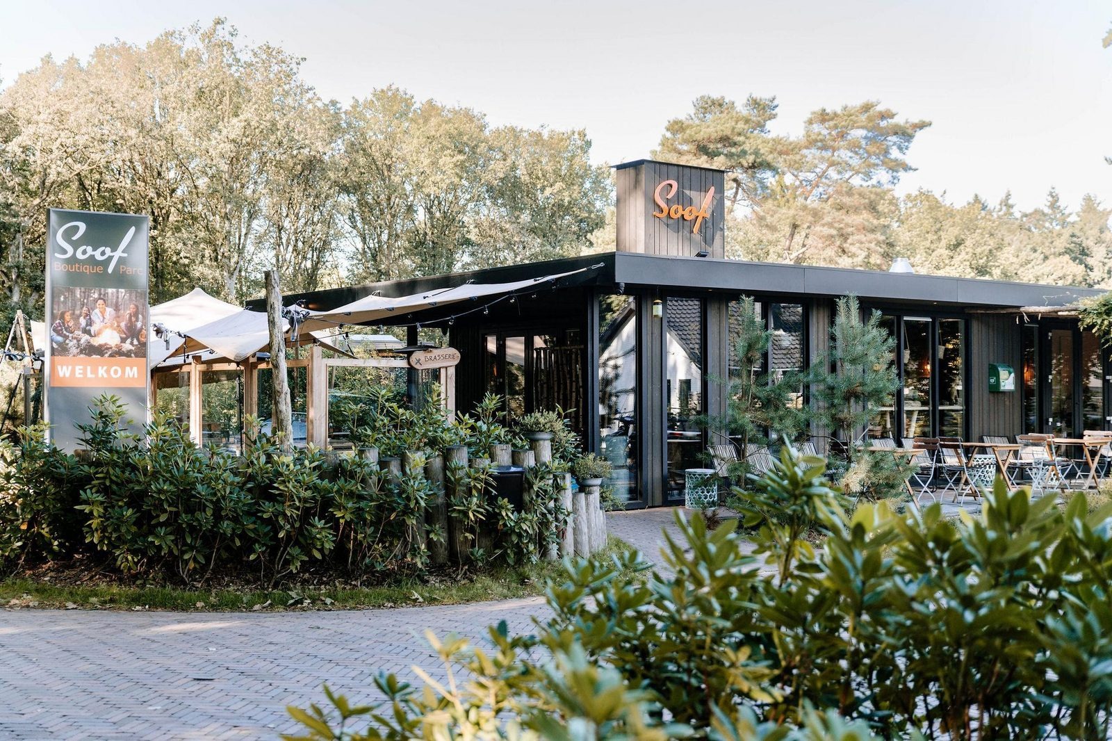 Luxe Waterlodge met hottub - 4 persoons - Rhenen