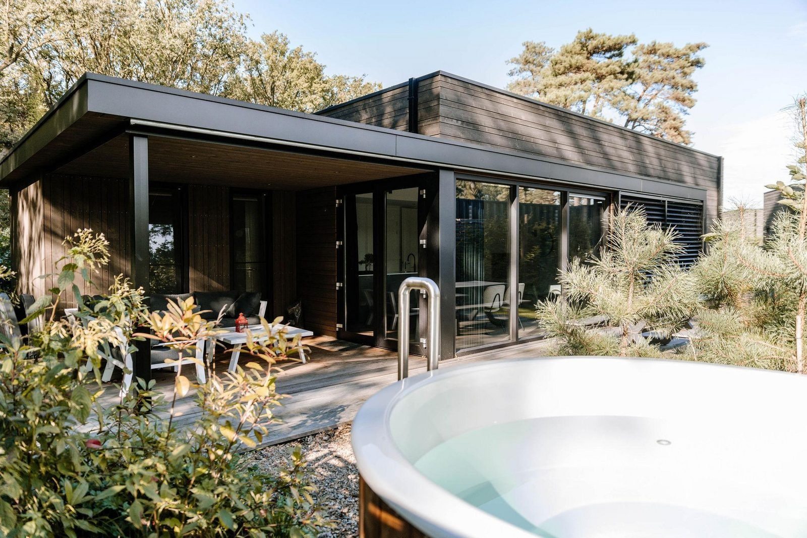 Luxe Lodge met hottub - 2 persoons - Rhenen