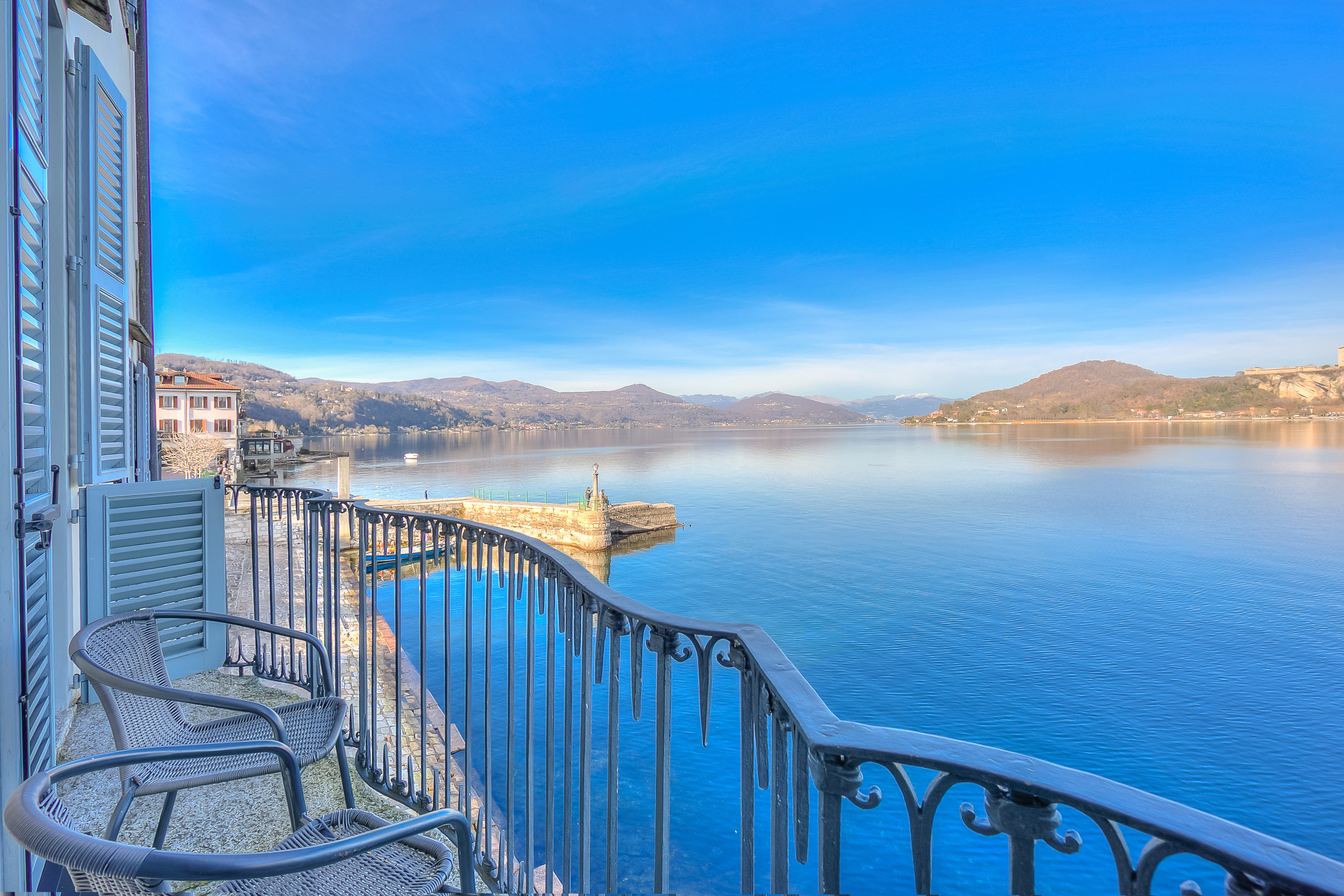 La Dolce Vita Pied dans L' Eau - Italië - Arona