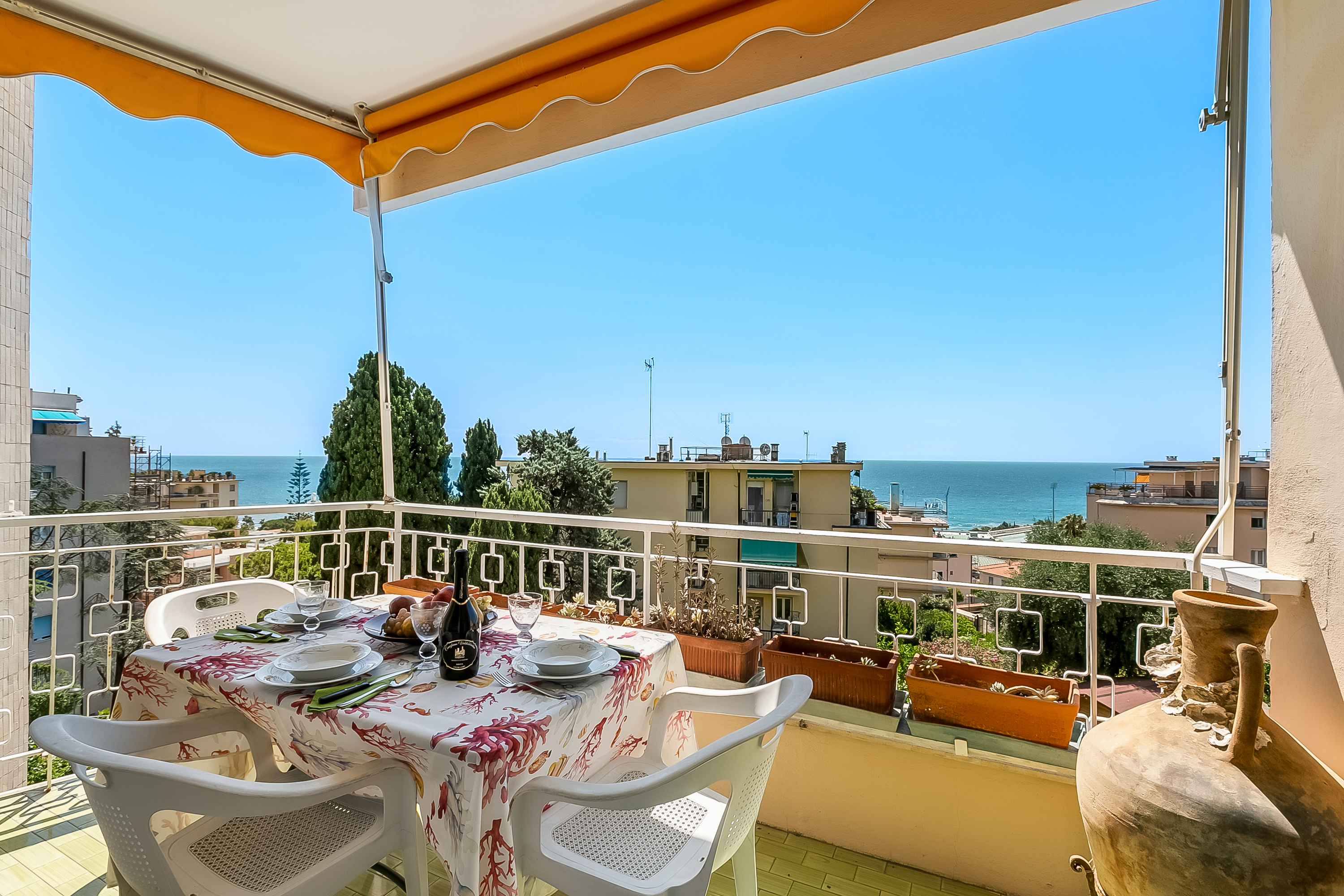 Owl House - Italië - Sanremo