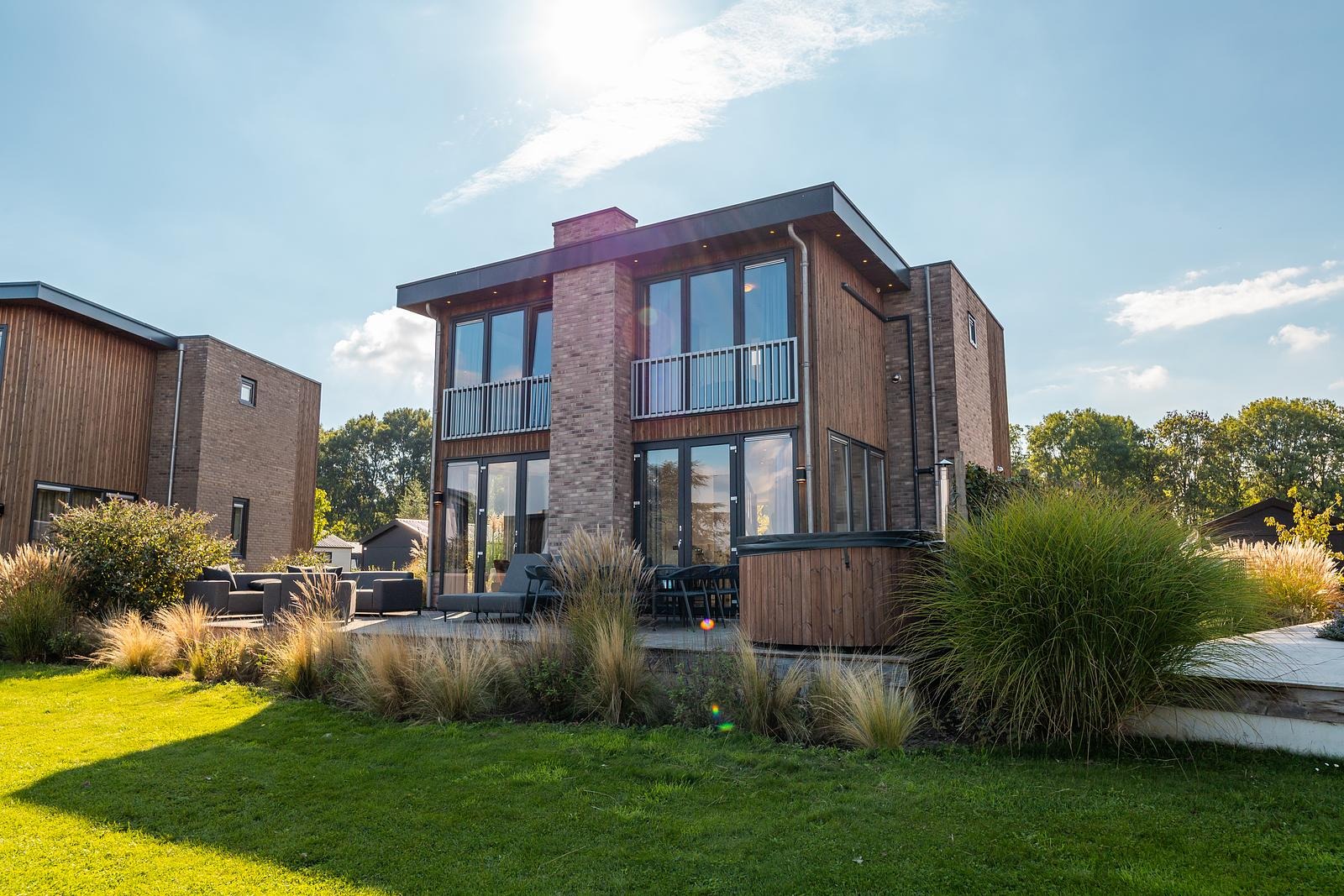 Vakantievilla aan het water met sauna & hottub 10 - personen - Kerkdriel