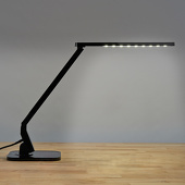 Lindby Schwarze LED-Schreibtischleuchte Eleni