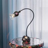 Serien Lighting Flexibele tafellamp Poppy met bloei-effect