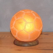 HIMALAYA SALT DREAMS Zoutkristal-tafellamp Voetbal Met de hand gemaakt van zoutkristal - iedere steen uniek, H: ca.15 cm (1 stuk)
