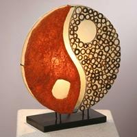 Woru Tafellamp Ying Yang, op houten voet