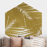 Klebefieber Hexagon Fototapete selbstklebend Blick durch goldene Palmenblätter