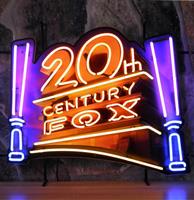 Fiftiesstore 20th Century Fox Neon Verlichting Met Achterplaat - 82 x 67 cm