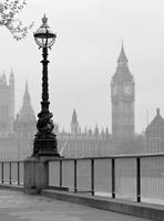 Wizard+Genius London Fog Vlies Fotobehang 192x260cm 4-banen