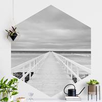Klebefieber Hexagon Fototapete selbstklebend Brücke in Schweden Schwarz-Weiß