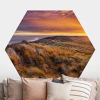 Klebefieber Hexagon Fototapete selbstklebend Sonnenaufgang am Strand auf Sylt
