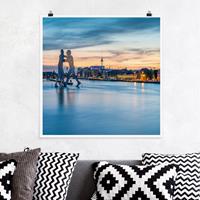 Klebefieber Poster Berlin Skyline mit Molecule Man