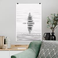 Klebefieber Poster Steinturm im Wasser Schwarz-Weiß