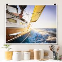 Klebefieber Poster Segelboot auf blauem Meer bei Sonnenschein