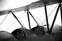 Papermoon Fototapete »Flugzeug Schwarz & Weiß«, samtig, Vliestapete, hochwertiger Digitaldruck, inklusive Kleister