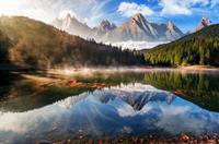 Papermoon Fotobehang Mountain Lake Autumn Fog