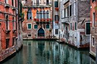 Papermoon Fototapete »Venedig Häuser«, samtig, Vliestapete, hochwertiger Digitaldruck, inklusive Kleister