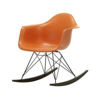 Vitra RAR - Eames Plastic Armchair Schaukelstuhl / (1950) - Schwarze Beine & dunkles Holz -  - Orange