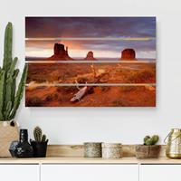 Bilderwelten Holzbild Plankenoptik Natur & Landschaft - Querformat Monument Valley bei Sonnenuntergang