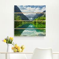 Bilderwelten Holzbild Plankenoptik Natur & Landschaft - Quadrat Bergsee mit Spiegelung