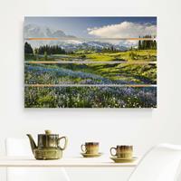 Bilderwelten Holzbild Plankenoptik Natur & Landschaft - Querformat Bergwiese mit Blumen vor Mt. Rainier