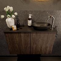 Mondiaz Fowy toiletmeubel 80x50x23cm dark brown mat 1 kraangat wasbak: rechts 2 deuren solid surface met blad Melamine kleur wasbak: zwart FOWY59015darkbrownurban