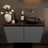 Mondiaz Fowy toiletmeubel 80x50x23cm dark grey mat 0 kraangaten wasbak: rechts 2 deuren solid surface met blad MDF kleur wasbak: zwart FOWY59018darkgreyurban