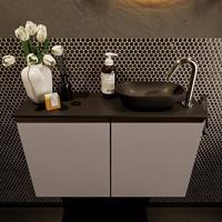 Mondiaz Fowy toiletmeubel 80x50x23cm smoke mat 1 kraangat wasbak: rechts 2 deuren solid surface met blad MDF kleur wasbak: zwart FOWY59015smokeurban